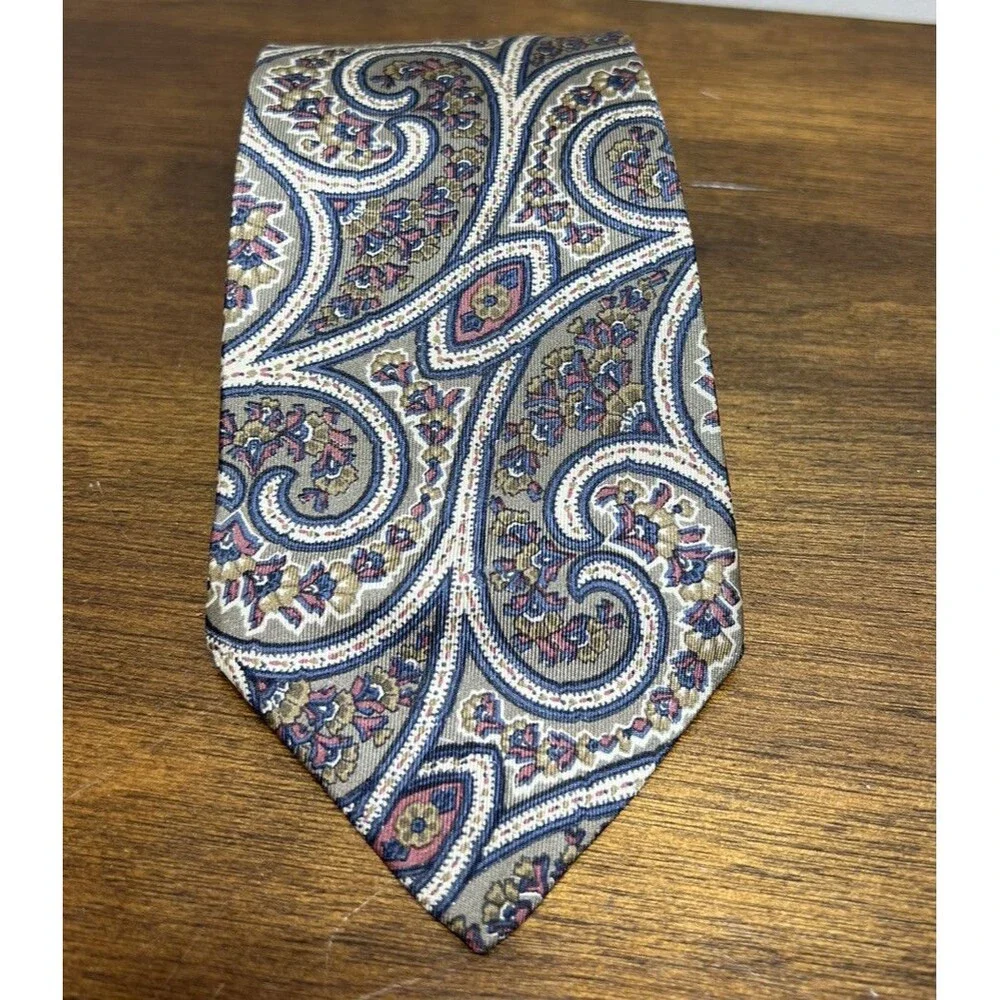 John Henry Made in USA Men's Designer Silk Tie Paisley Like Pattern Gray